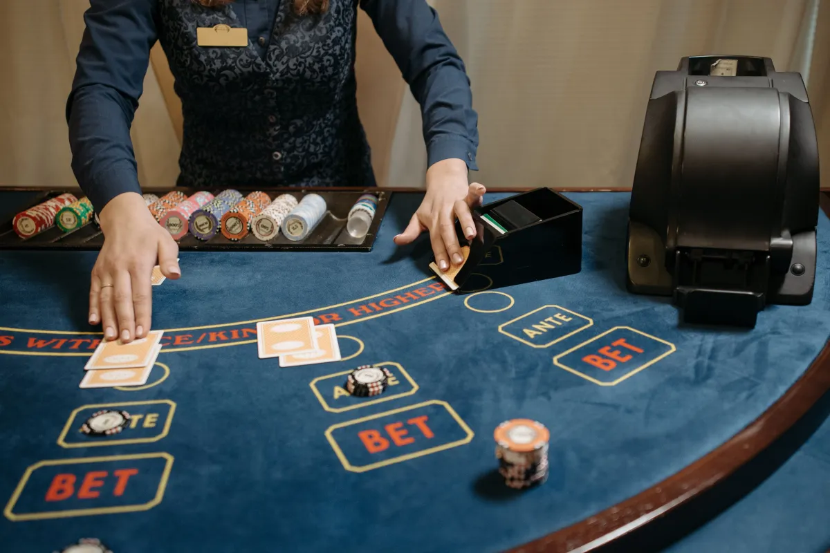 Generic live casino studio illustrating hosted presentation formats