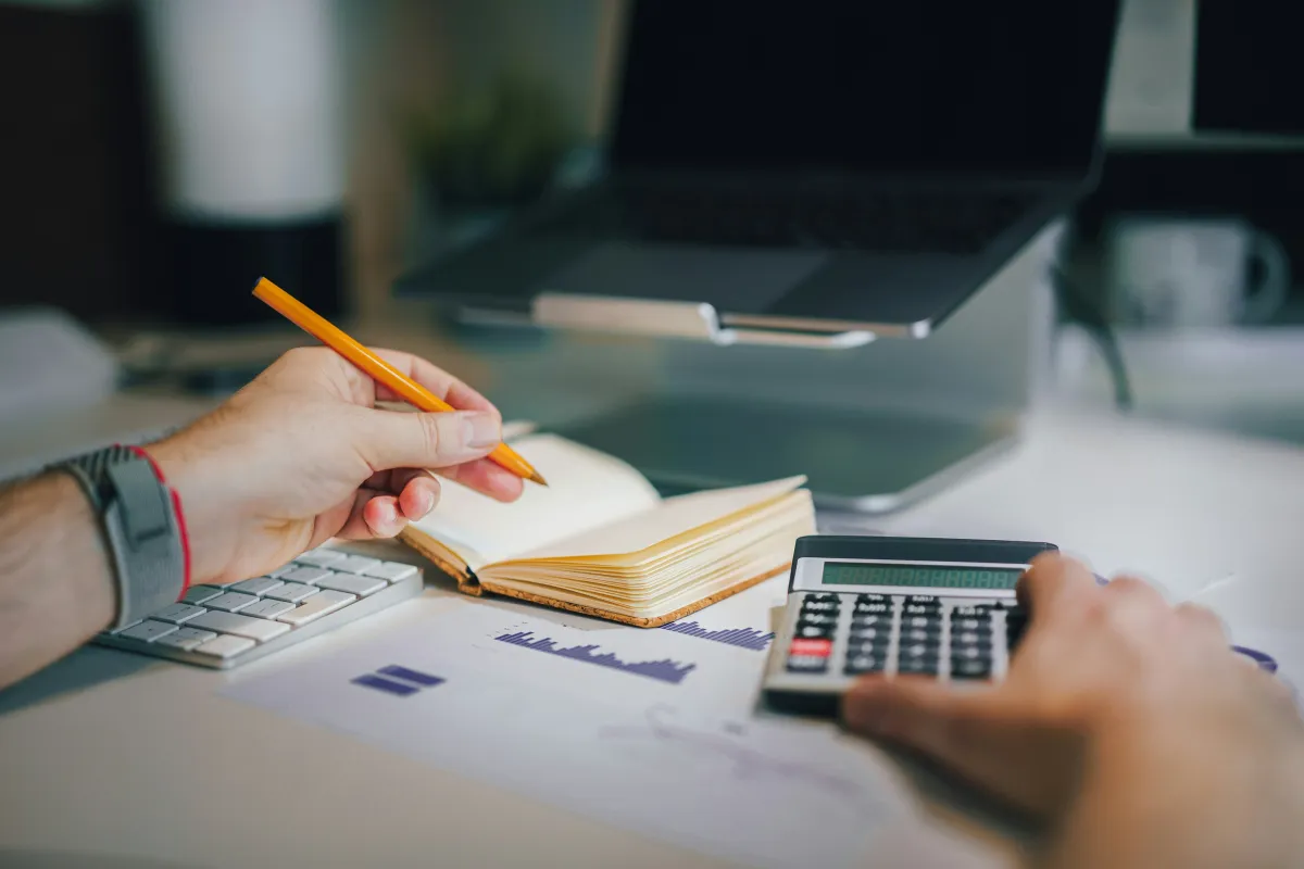 Monthly budget worksheet and calculator illustrating spending boundaries